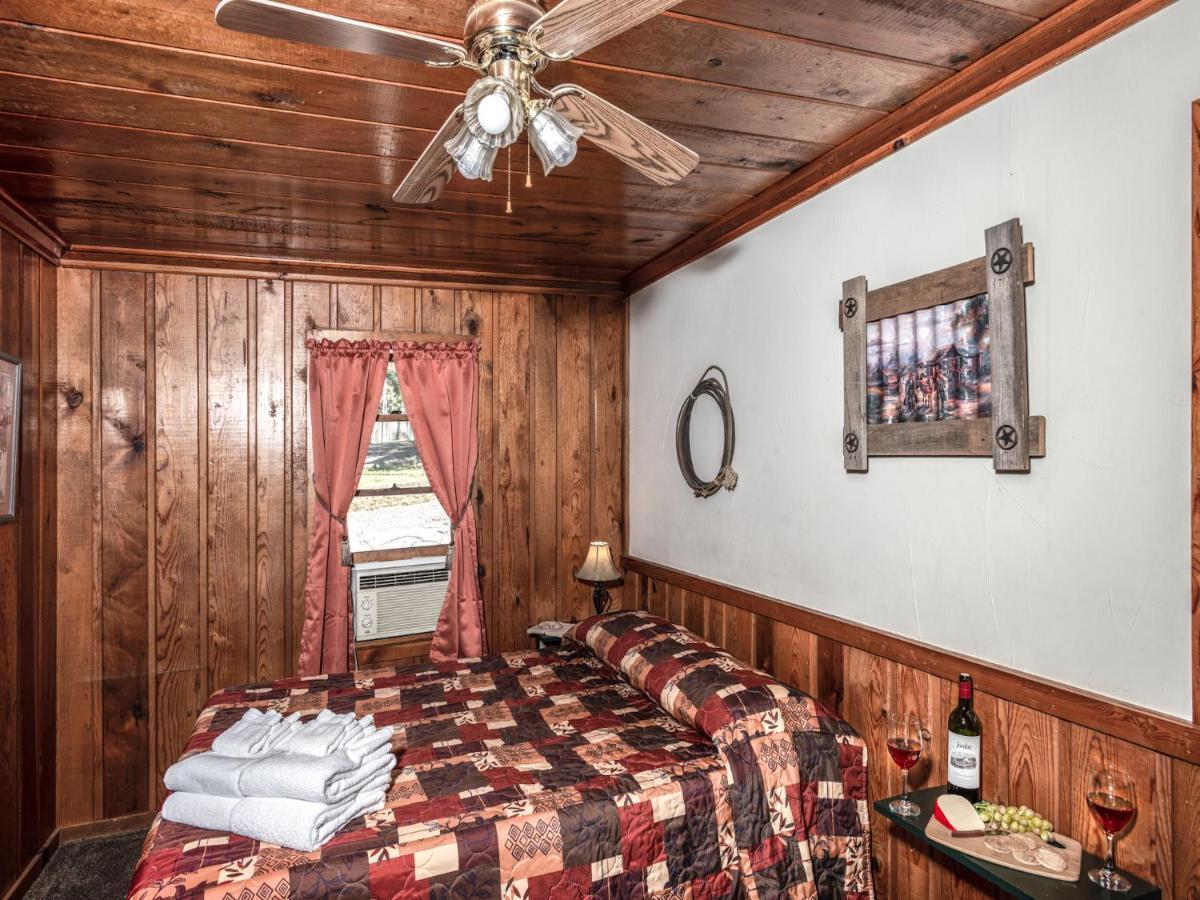 Apache Village Cabinette 15, Queen Bed, Midtown, Sleeps 2 Ruidoso Eksteriør bilde