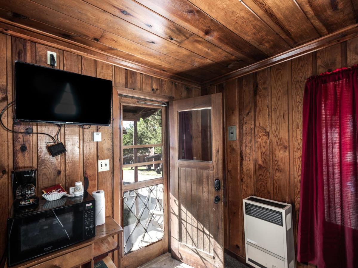 Apache Village Cabinette 15, Queen Bed, Midtown, Sleeps 2 Ruidoso Eksteriør bilde