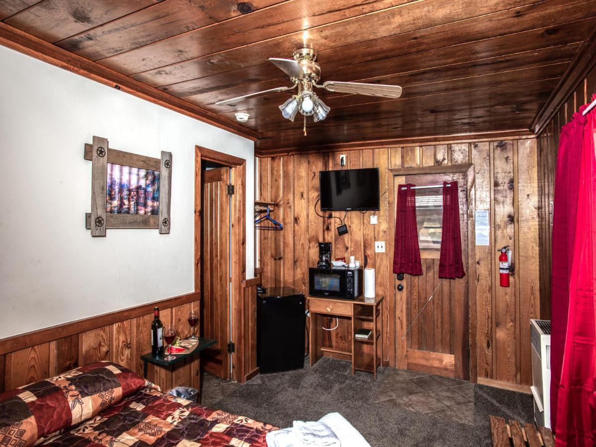 Apache Village Cabinette 15, Queen Bed, Midtown, Sleeps 2 Ruidoso Eksteriør bilde